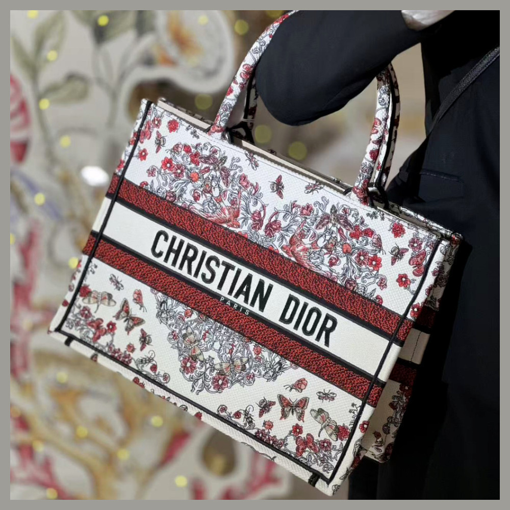 【女性らしさが際立つデザイン☆】DIOR BOOK TOTE ラージ