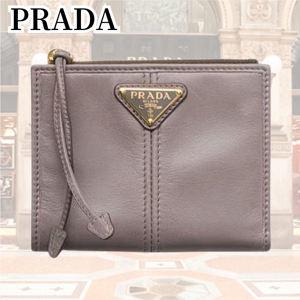 【日本未入荷】PRADA*アイコニックなデザイン*小さな革財布