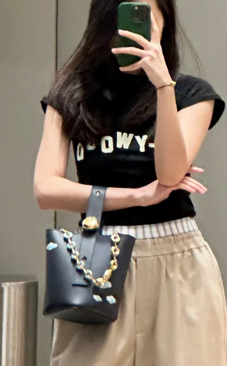 LOEWE ロエベ スモールフィット Tシャツ コットン＆レーヨン LOEWE】ロエベ スモールフィット Tシャツ コットン&レーヨン