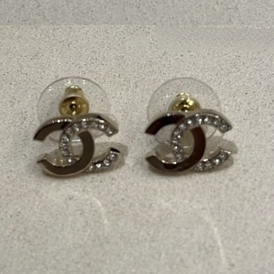 【耳元で煌めく☆】CHANEL CCロゴ ピアス 耳元で上品に煌めく♪】CHANEL ピアス CCロゴ