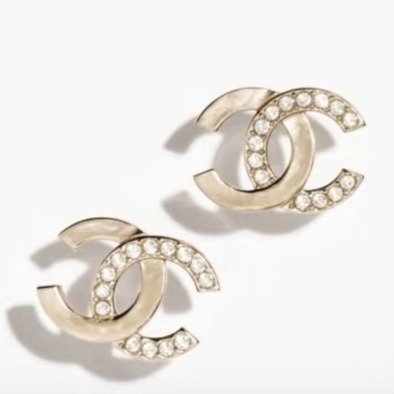 【耳元に煌めくCCロゴ】CHANEL ピアス 耳元で上品に煌めく♪】CHANEL ピアス CCロゴ