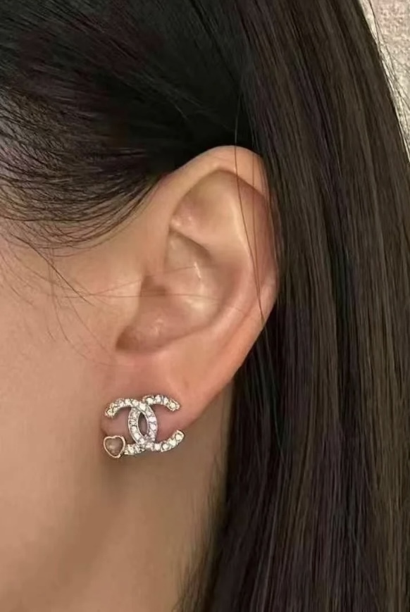 《ビジューと優しいオレンジが可愛い♪》25P限定★CHANEL ピアス