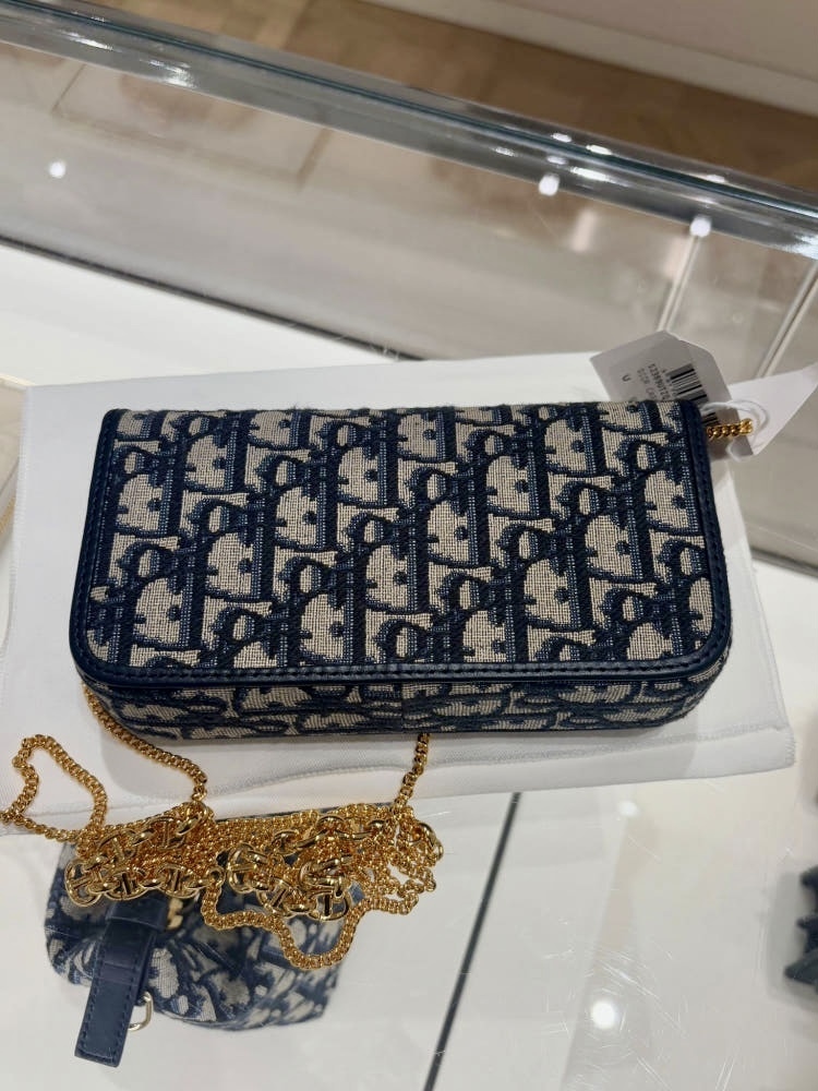 ◆国内直営◆【DIOR】Miss Caro チェーンポーチ スモール かわいい/上品♪】DIOR Miss Caro チェーンポーチ (Dior/ポーチ