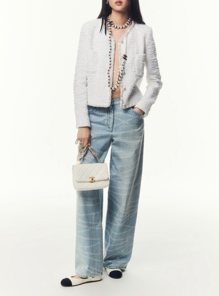 【カジュアルにも綺麗めにも履ける♡】CHANEL デニムパンツ さり気ない高級感がいい♪】シャネル デニムパンツ (CHANEL