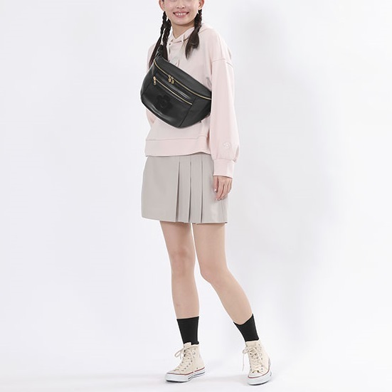 MARY QUANT* フロントポケットデイジーパッチ ボディバッグ 送込 楽天市場】フロントポケットデイジーパッチ ボディバッグ
