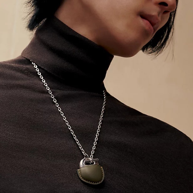 【レザーがおしゃれ☆】HERMES Galet Gaine ネックレス お洒落！》HERMES ネックレス Galet Gaine (HERMES/ネックレス