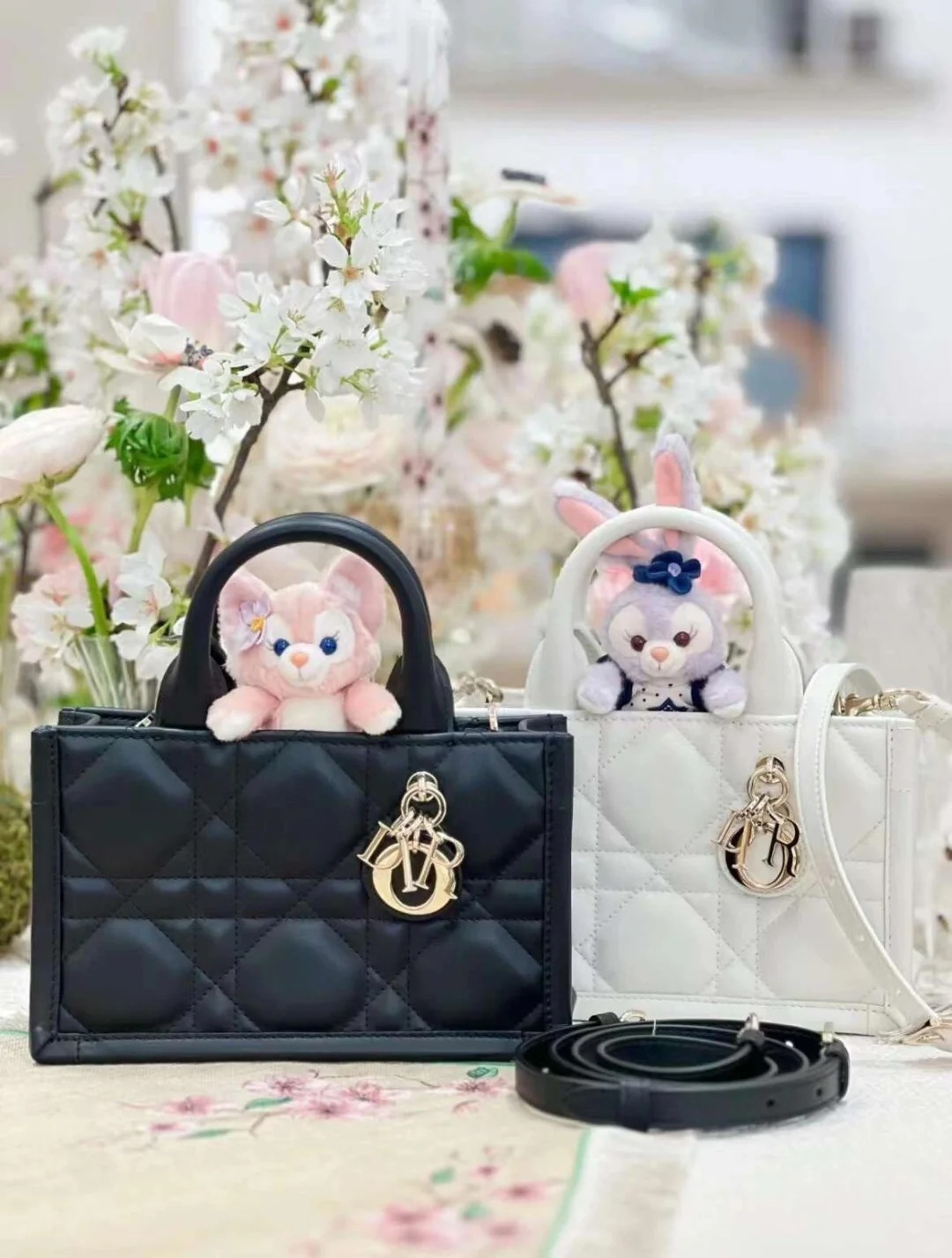 可愛さ◎使い勝手も◎【Dior】Dior Book Tote バッグ 人気商品♪ 可愛さ◎使い勝手も◎【Dior】Dior Book Tote バッグ 人気商品♪
