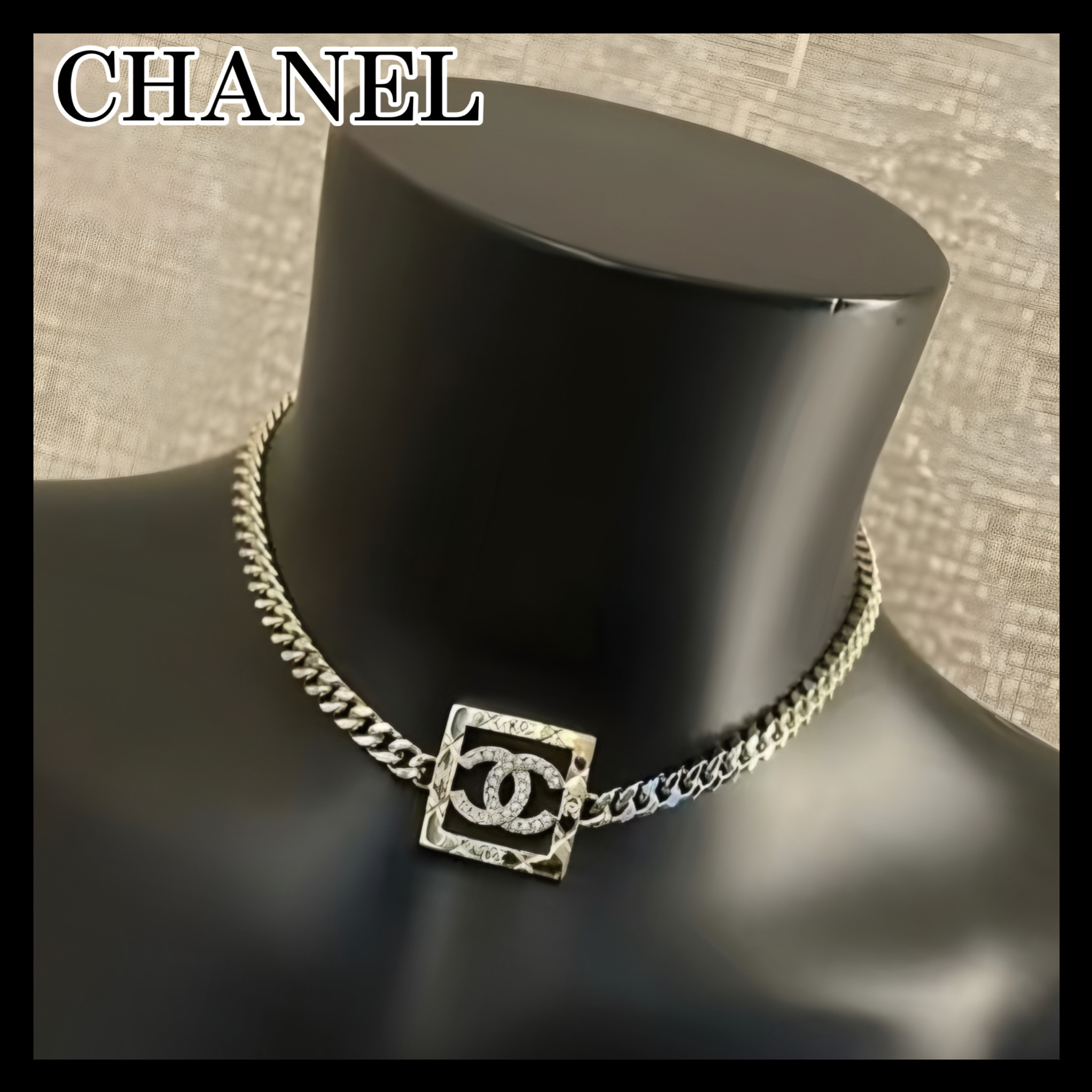 《存在感のあるロゴの高級感♪》25P限定★CHANEL チョーカー