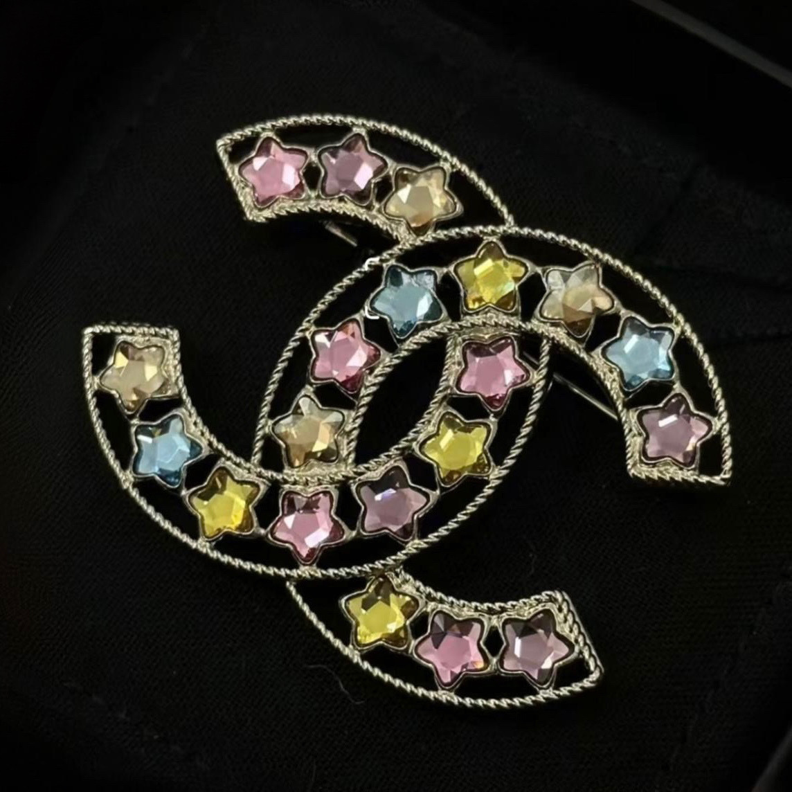 《カラフルなスターで高級感溢れる♪》25P限定★CHANEL ブローチ