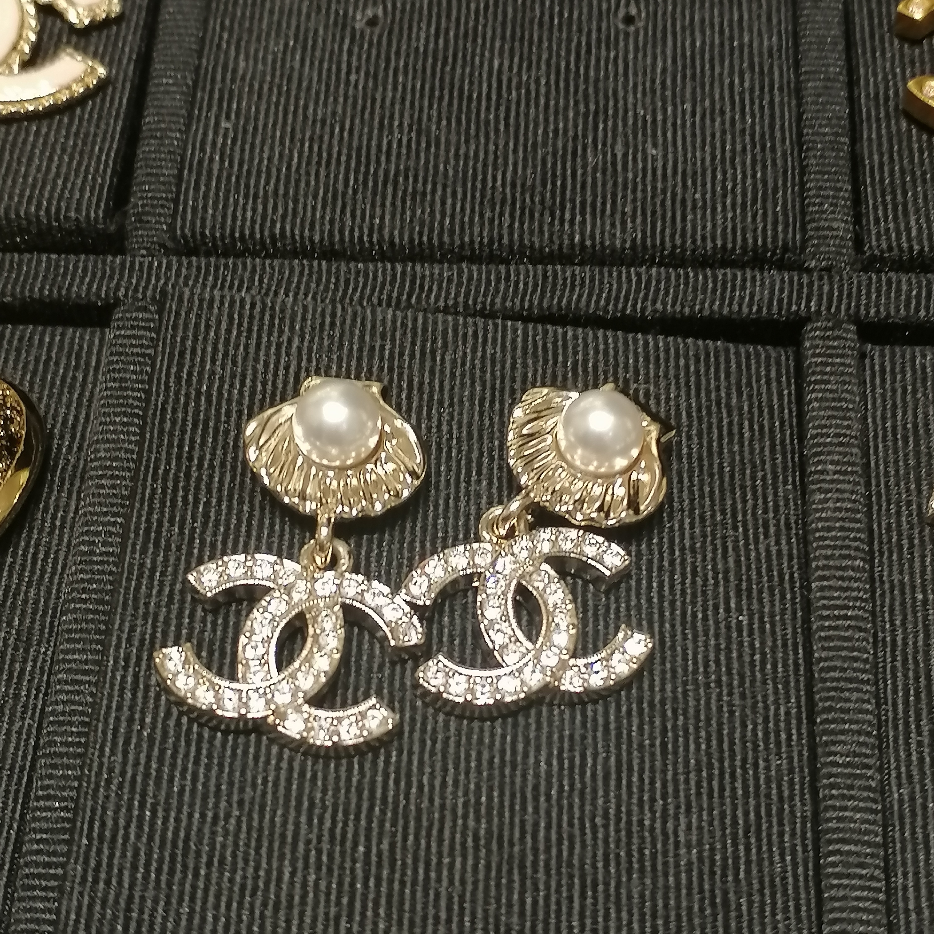 CHANEL☆CCロゴ ピアス