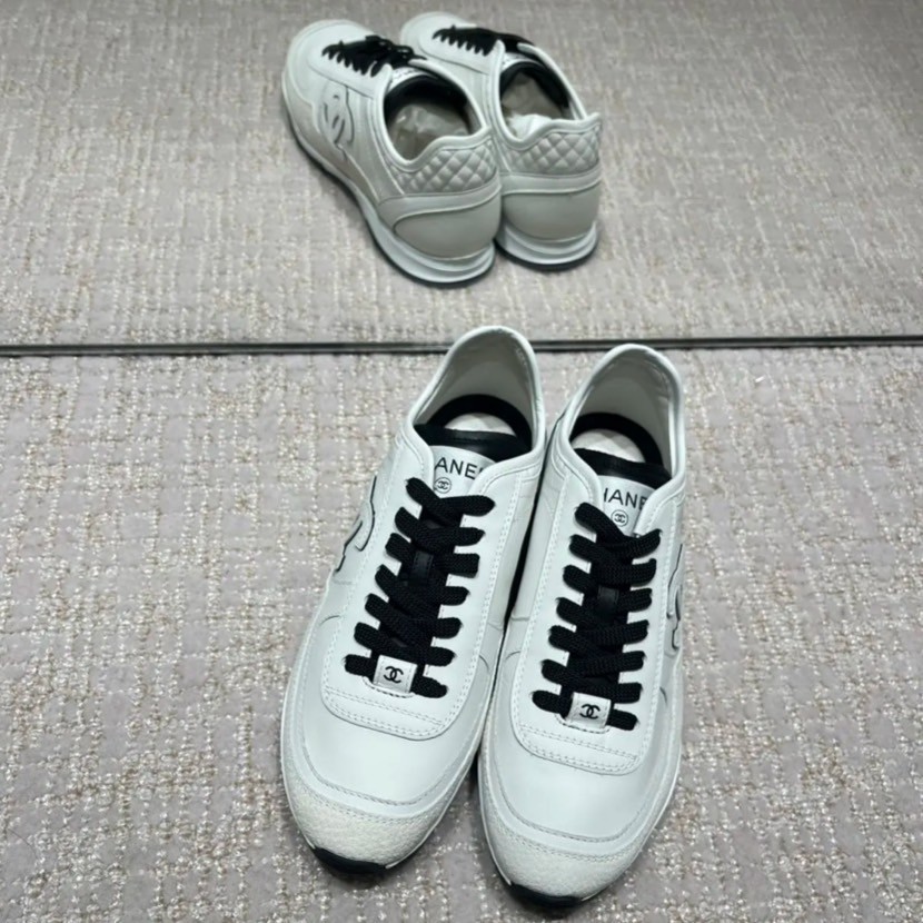 【どんなコーデにも♪】 CHANEL 《スニーカー》
