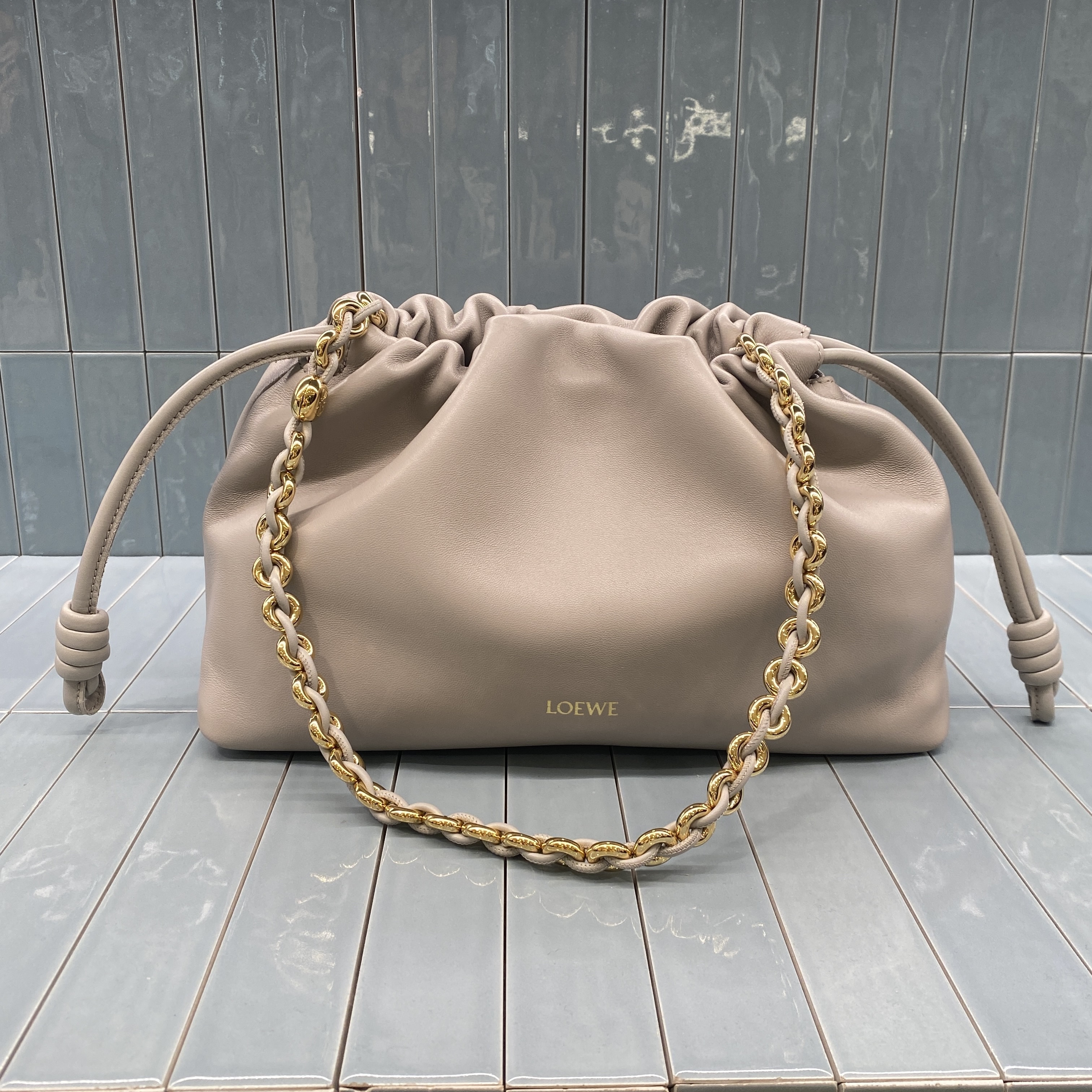 LOEWE☆フラメンコパースミディアム シェルグレー