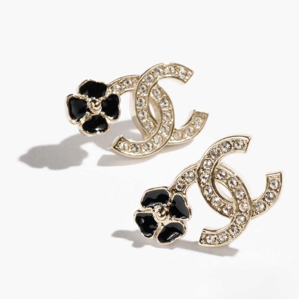 《クローバーとビジューの上品な輝き♪》25P限定★CHANEL ピアス
