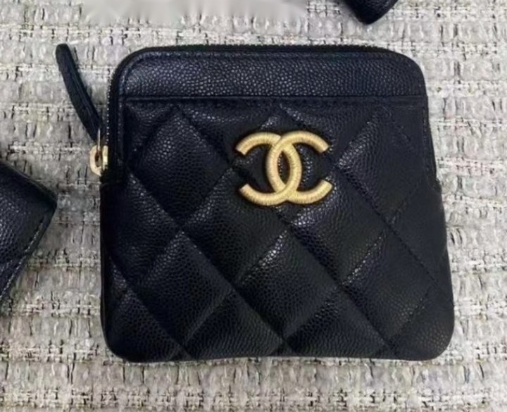 綺麗な黄金のCCマークにオーラを感じる！CHANEL コインケース