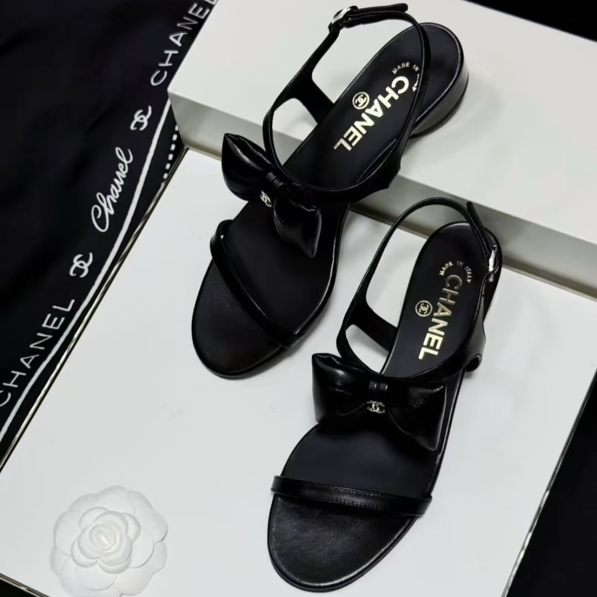 《シックに可愛く決めたいならコレ♪》25P限定★CHANEL サンダル