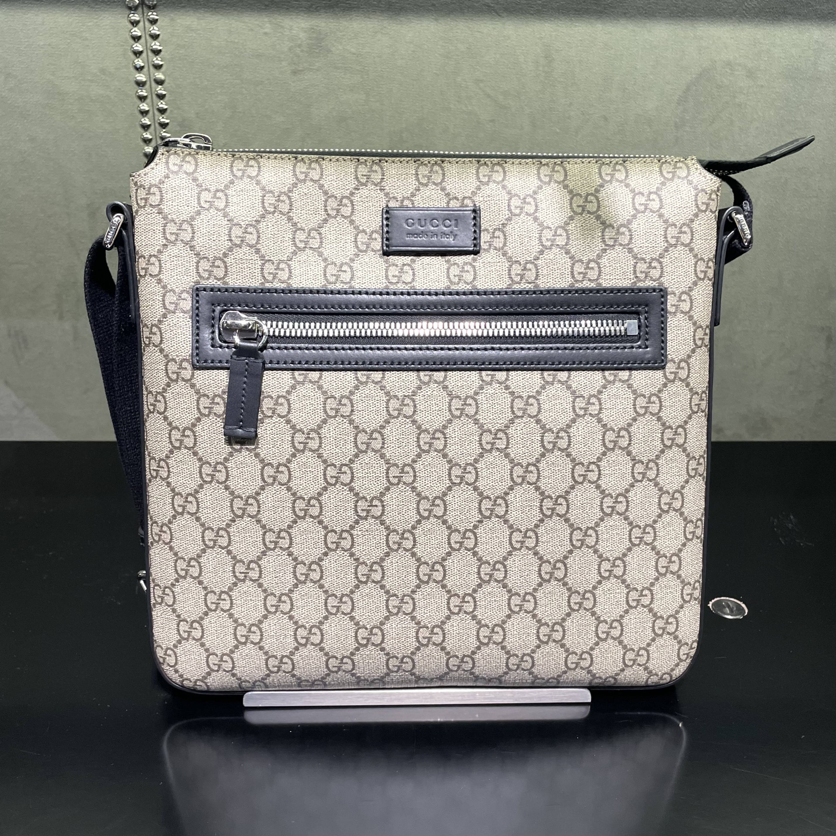GUCCI☆DHL発送♪GG SUPREME ラージメッセンジャー☆779846