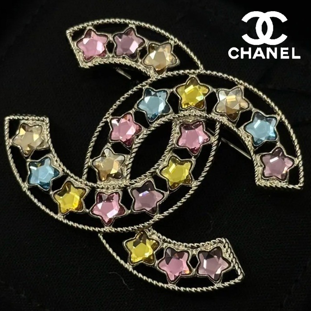 華やかでカラフルなアクセントに【CHANEL】ブローチスタッズ