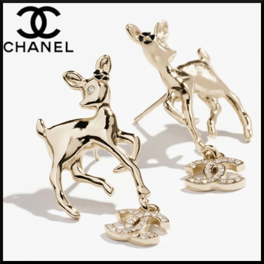 【派手で目を惹く】 CHANEL スタッドピアス