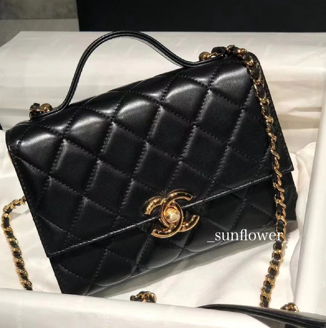 シャネル 21K トップハンドル フラップバッグ ブラック