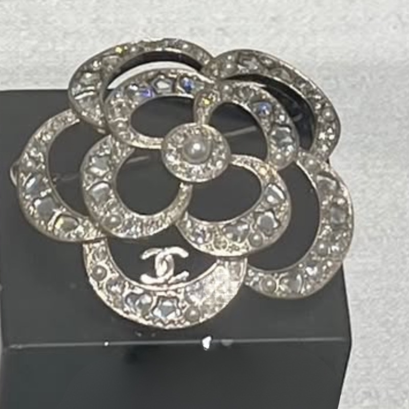 ★ひっそりハートとスター★【CHANEL】ビジューカメリアブローチ