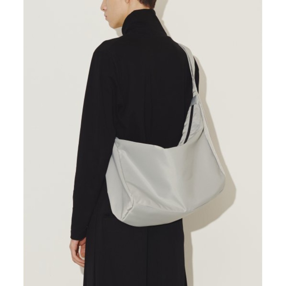 ショルダーバッグ・ポシェット HAHARCHIVE Arc Messenger Bag 002 Silver