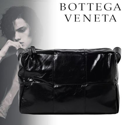 ★送料関税込★BOTTEGA VENETA ARCO アルコ カメラバッグ Bottega Veneta ARCO カメラバッグ - Black & Silver | FWRD