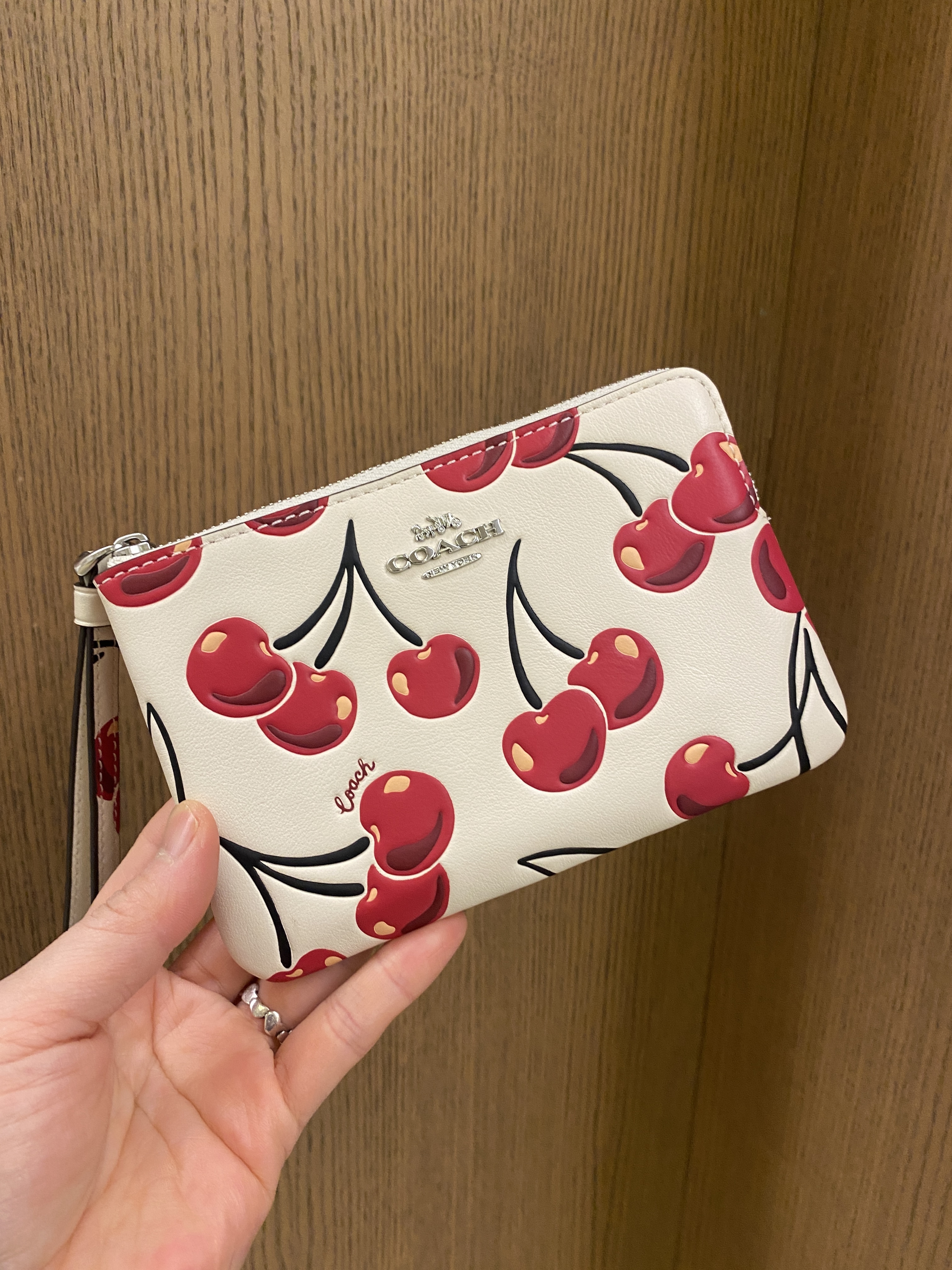 【COACH】さくらんぼ柄☆ コーナージップ リストレット ポーチ