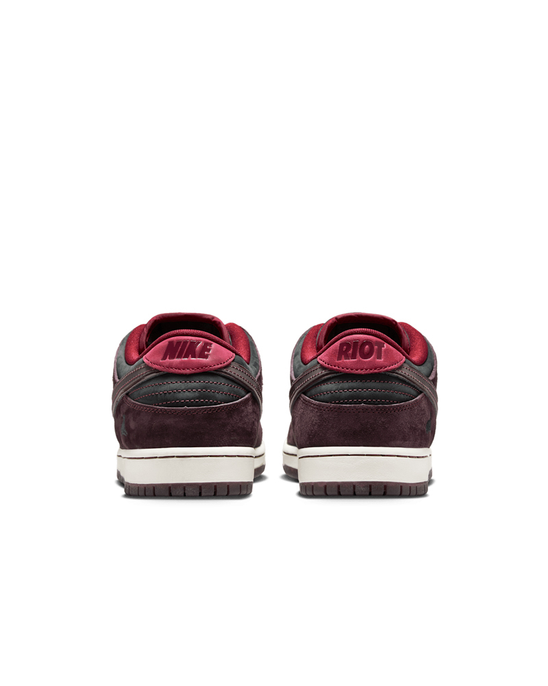 ☆NIKE x RIOT SKATESHOP☆コラボ☆SB DUNK LOW PRO☆追跡可 Ω
