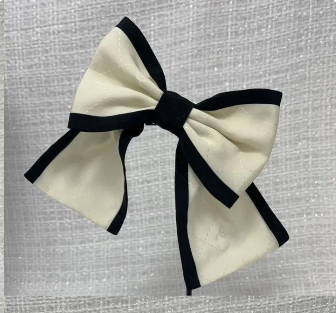 CHANEL《エレガントに洒落感アップ》リボン バレッタ