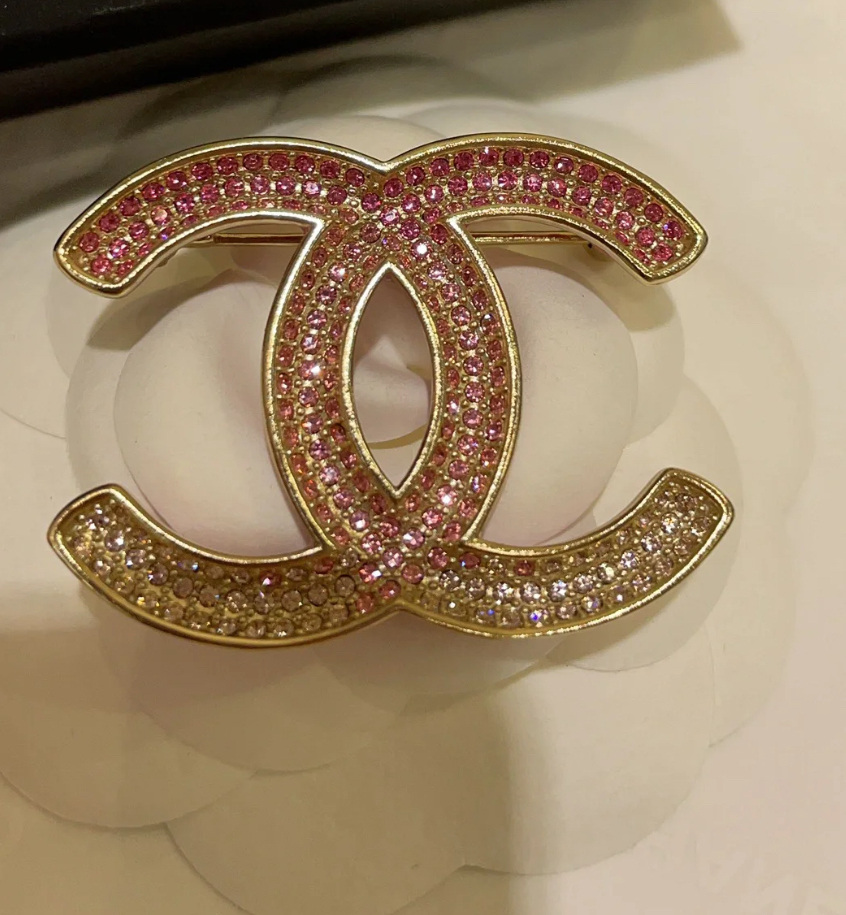 CHANEL《グラデーションでオシャレ感アップ♡》 ブローチ