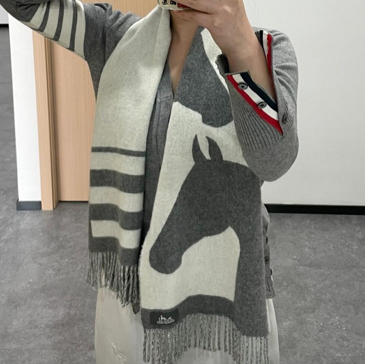 【カシミヤ◆可愛いお馬さん♪】HERMES マフラー ラブストーリー ☆馬柄がオシャレ☆【Hermes】マフラー 《ラブストーリー