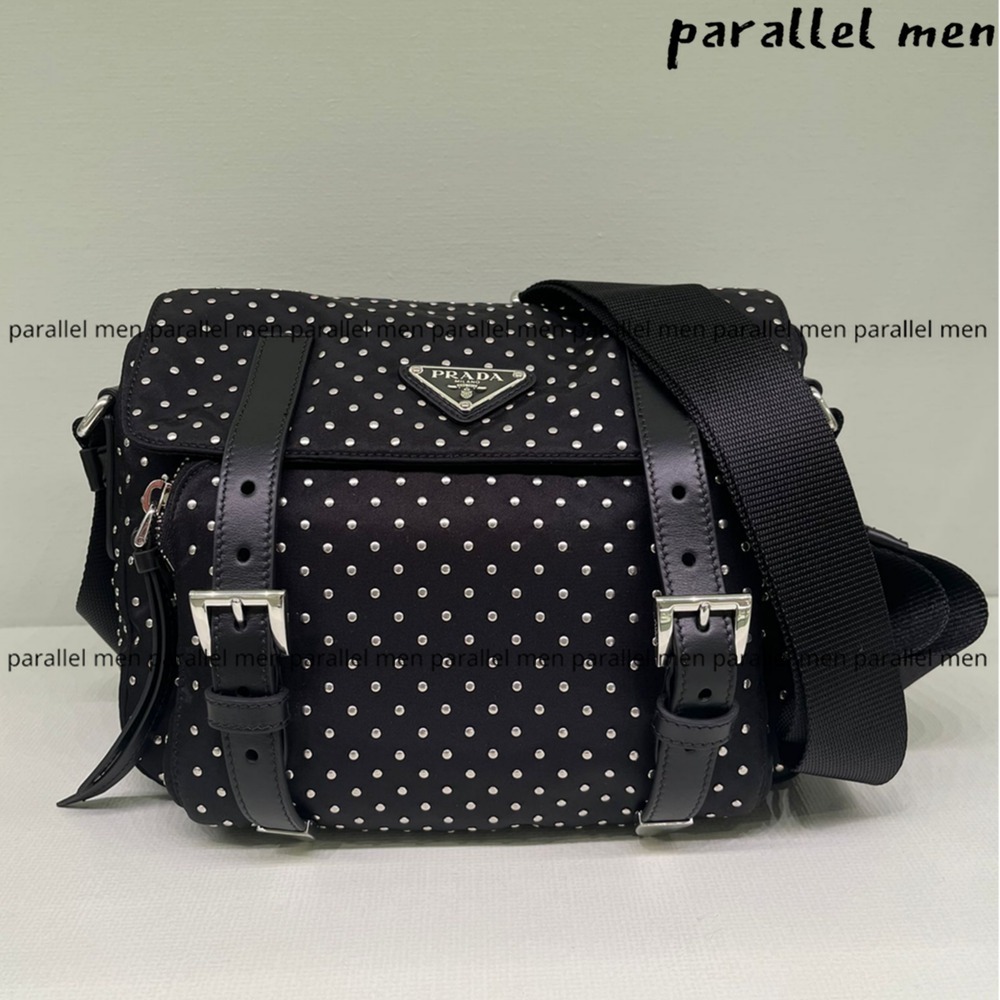 PRADA◆トライアングルロゴ スタッズ Re-Nylon ショルダーバッグ