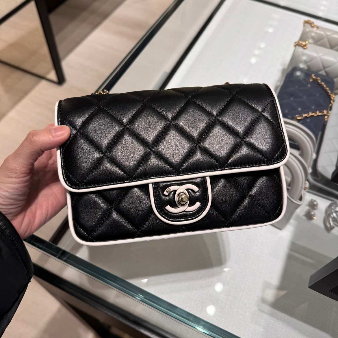 《バイカラーがエレガント♪》25P限定★CHANEL ショルダーバッグ