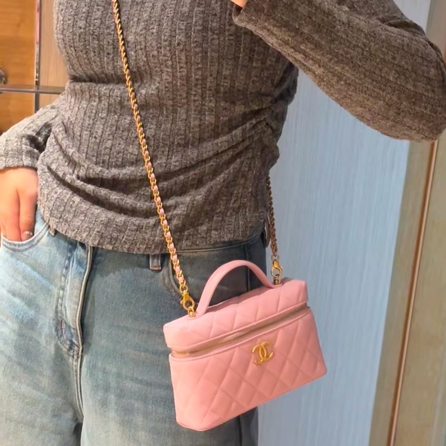 【カラバリ豊富で迷う♡】 CHANEL 《ヴァニティバッグ》