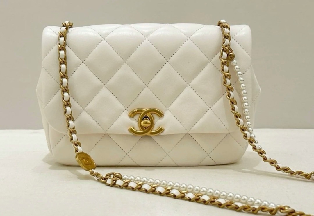 【エレガント】CHANEL ショルダーバッグ CCロゴ 上品エレガント【CHANEL】CCロゴ パールチェーン フラップバッグ