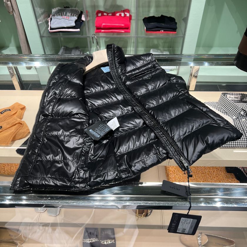 6万取引突破☆UPS速達便利用【PRADA】290546 11HU_ダウンベスト