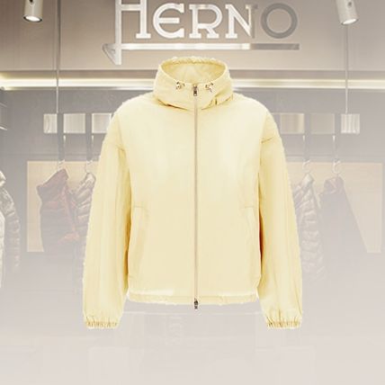 黄スニーカー財布パーカーデニムTシャツにHERNOヘルノジャケット イエロー（黄色）系 HERNO(ヘルノ) - 海外通販のBUYMA