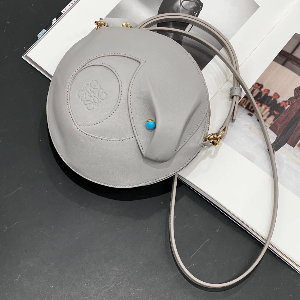《上品で可愛い》【LOEWE】スムースカーフ スネーク バッグ