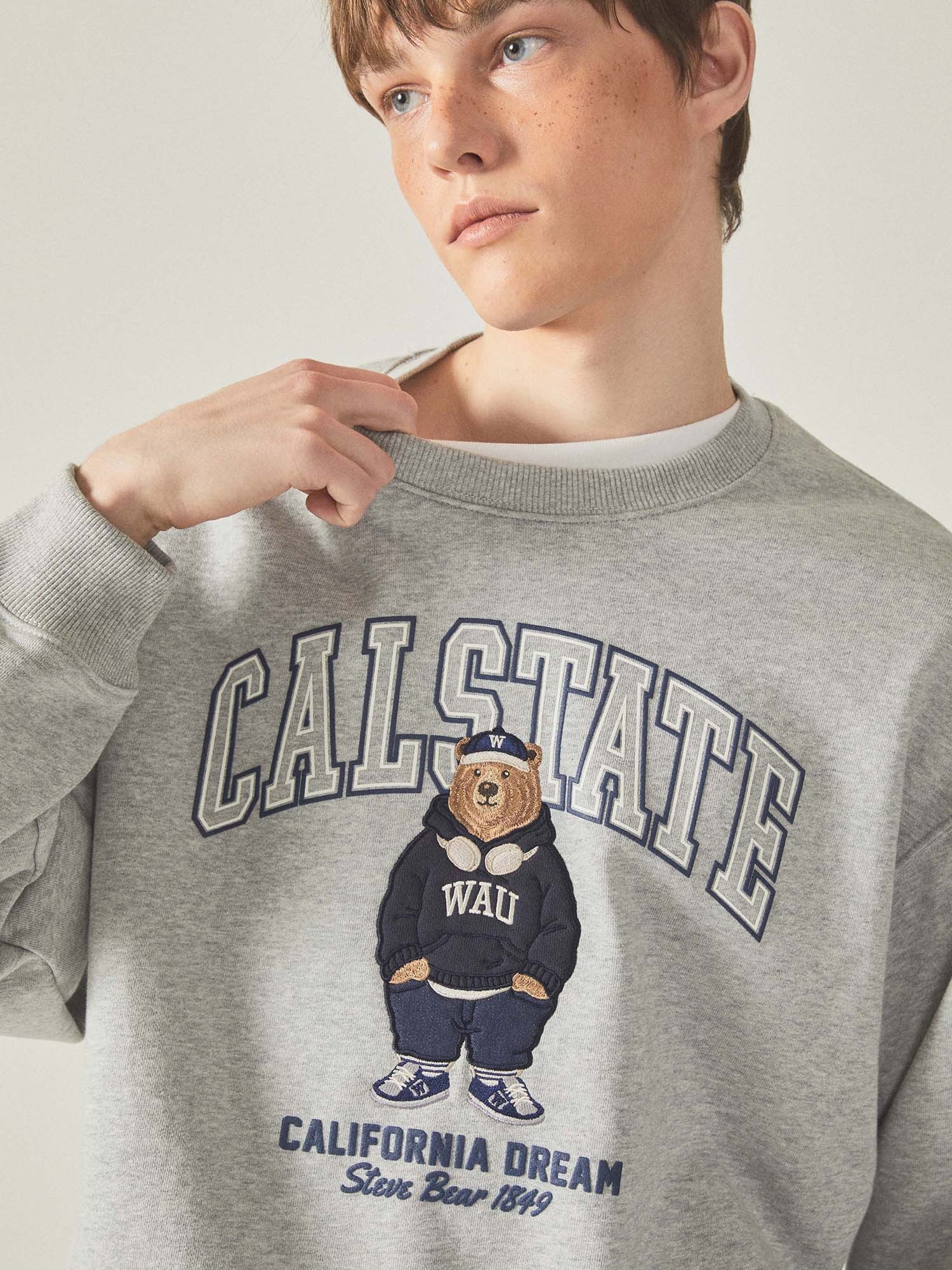 【韓国WHO.A.U フーアーユー】Steve Patch Sweatshirt 韓国WHO.A.U フーアーユー】Steve Patch Sweatshirt (WHO.A.U