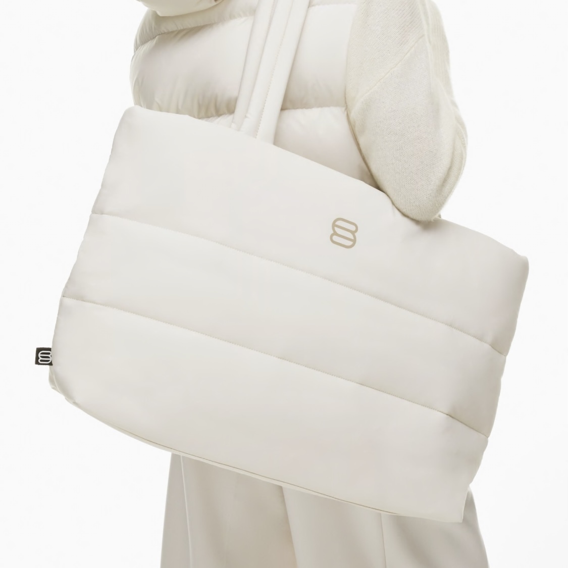 ARITZIA（アリツィア）☆ スーパーパフトートバッグ - cliMATTE
