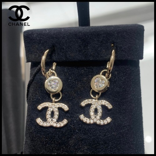 煌めくCC CHANEL ピアス ハート 揺れるロゴ シャンパンゴールド
