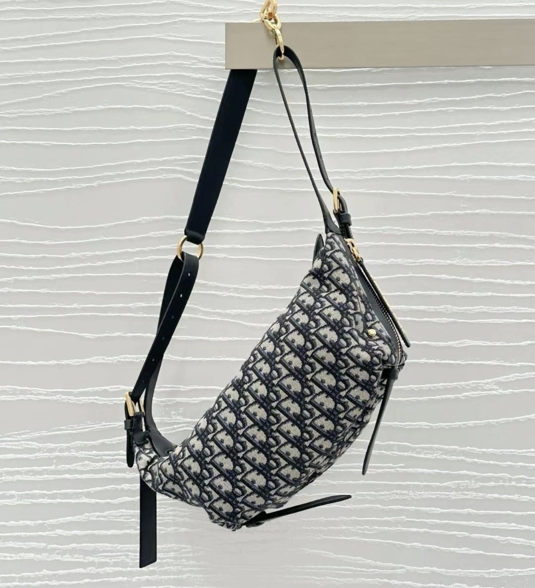 【高級感溢れる♪】DIOR★D-Journey バッグ スモール 高級感溢れる♪】DIOR☆D-Journey バッグ スモール