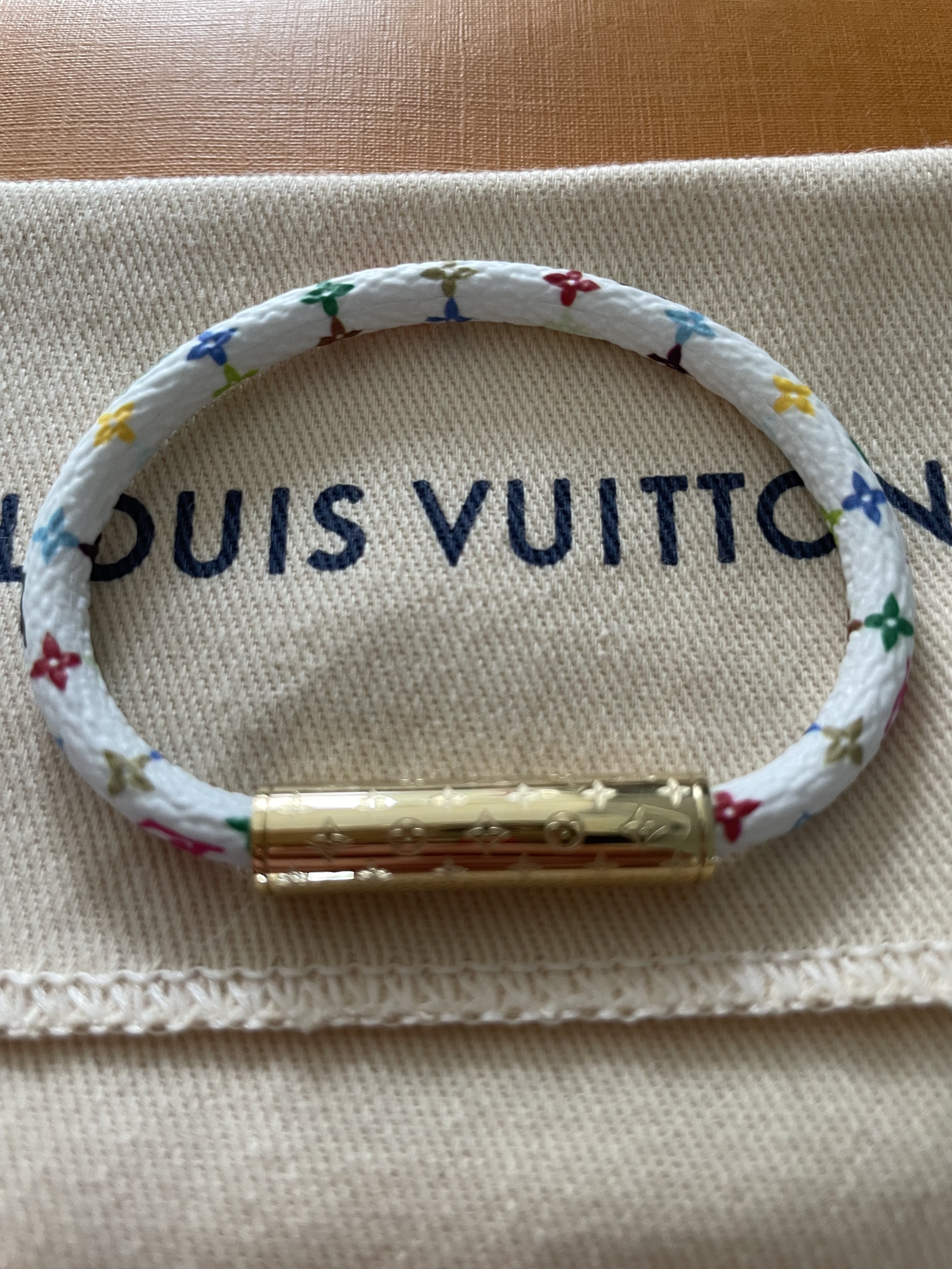 送料込*ルイヴィトン×村上隆*ブレスレットLVコンフィデンシャル すぐ届く!【VUITTON×村上隆】ブレスレットLVコンフィデンシャル