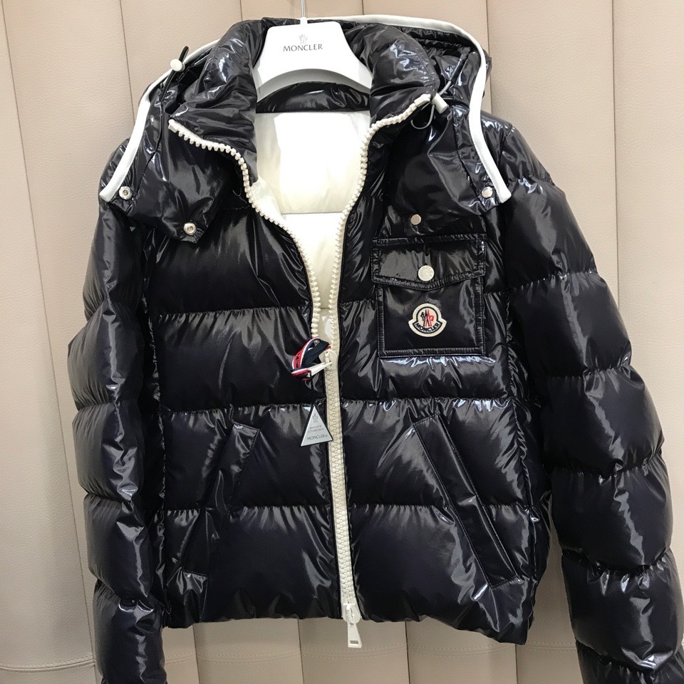 パリ直営店買付【MONCLER】Andro フード付きショートダウン☆3色