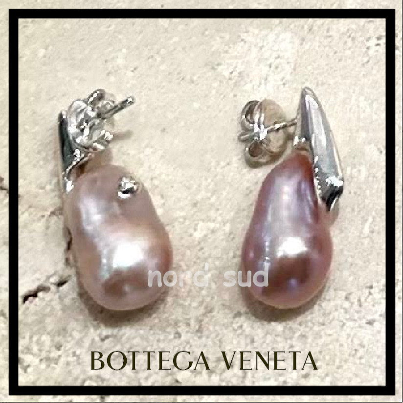 贈り物に◎ 可愛い BOTTEGA VENETA ◆ スモール パール ピアス
