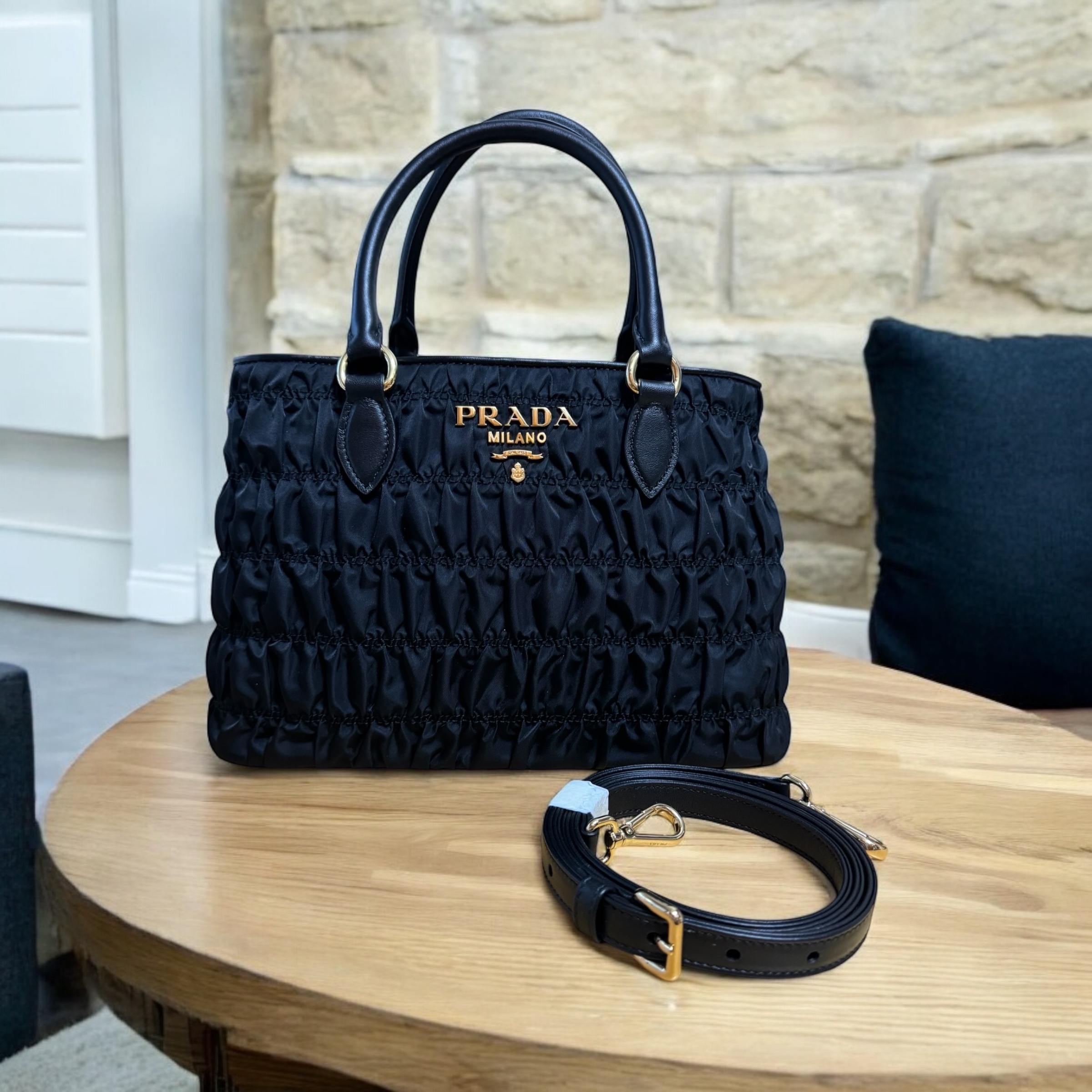 関税込□PRADA（プラダ） ショルダーバッグ/トートバッグ
