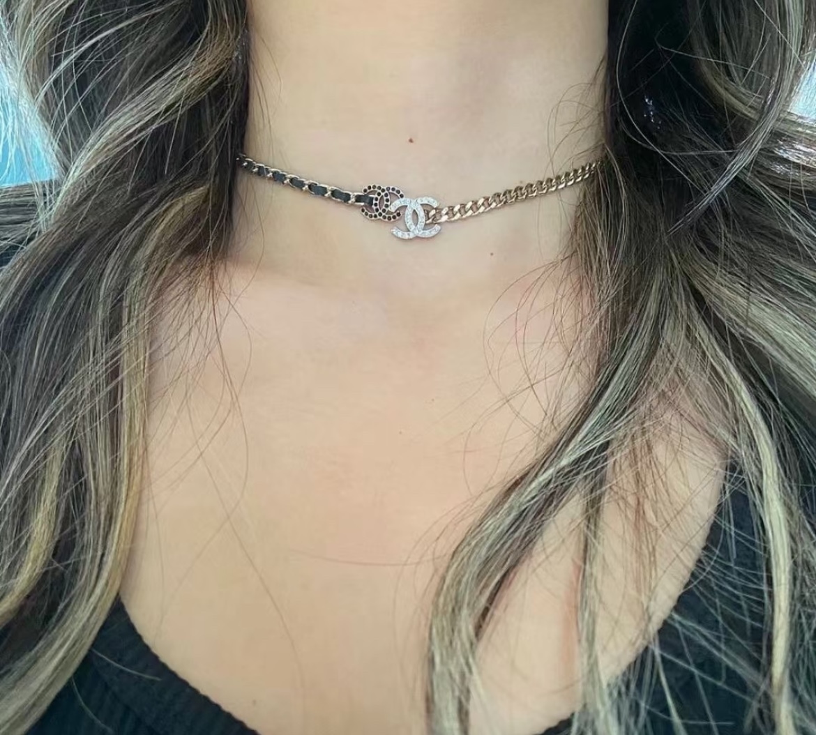 【洗練されたアクセント】 CHANEL CCロゴ チェーン ネックレス 洗練された上品な輝き☆彡】CHANEL ネックレス CCロゴ