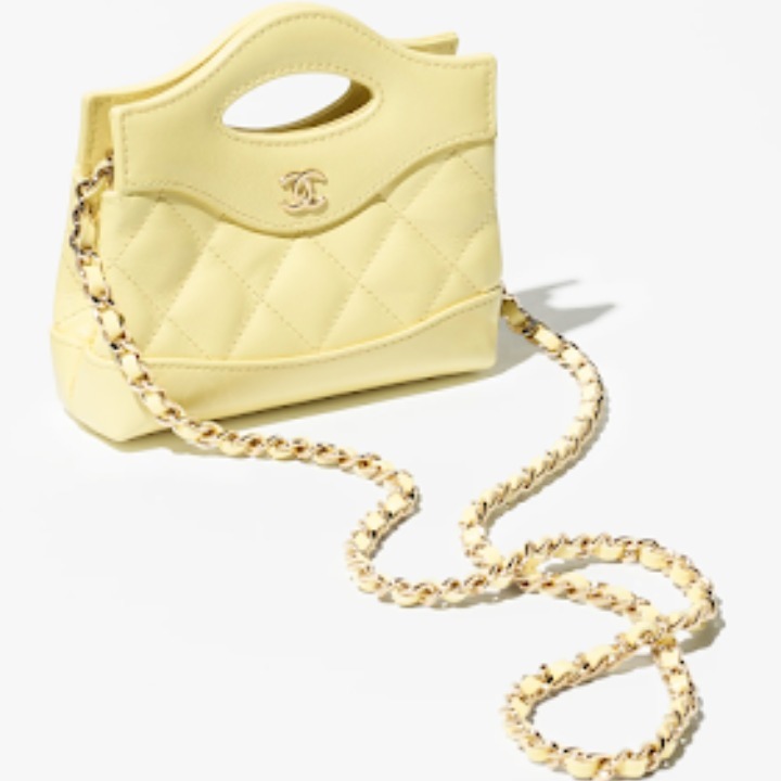 《コーデのアクセントに♡》CHANEL チェーンクラッチ