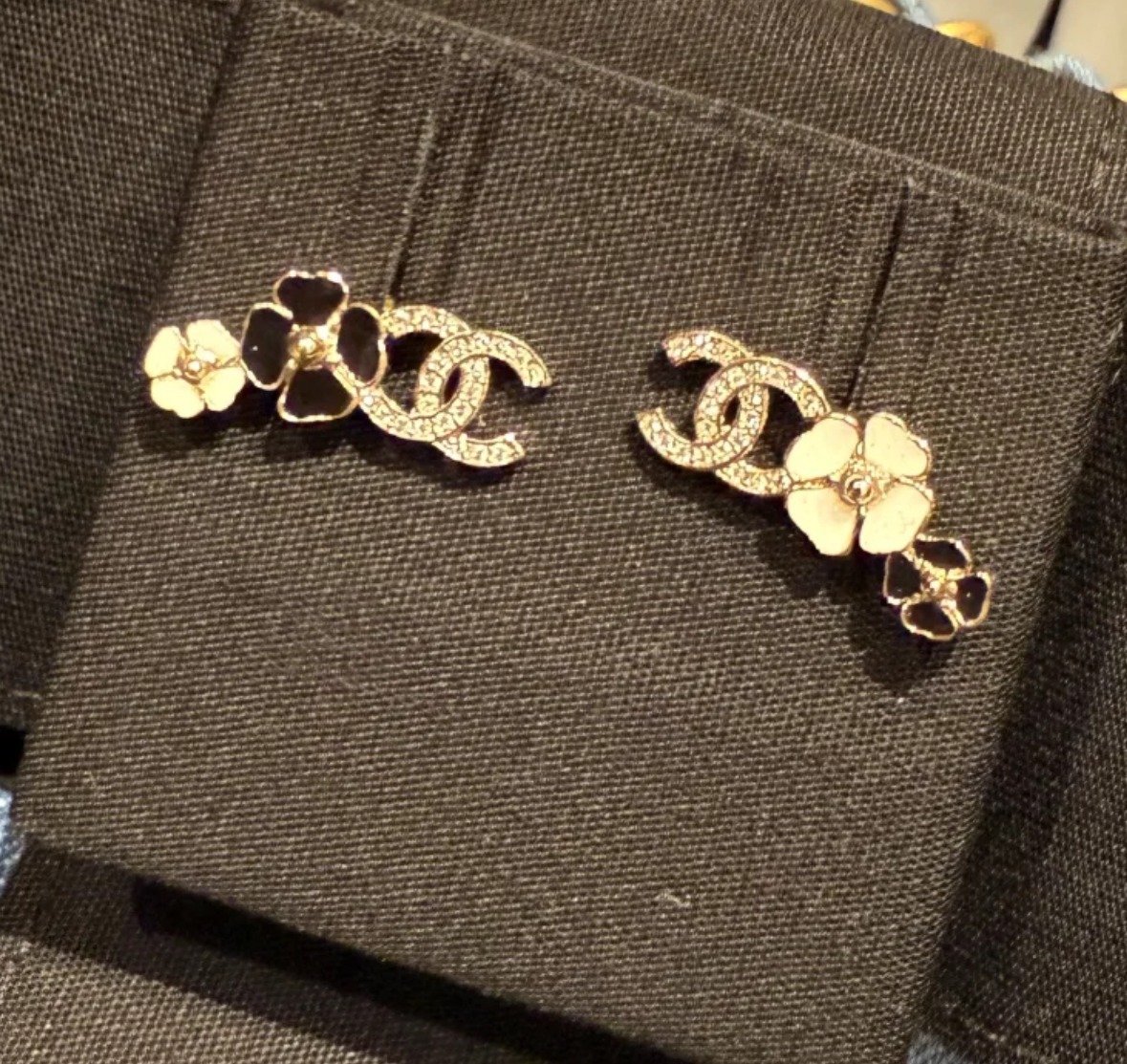 【CCロゴとフラワーが可愛い♪】CHANEL★ピアス 上品なデザイン♪》CHANEL ピアス フラワーモチーフ CCロゴ ピアス