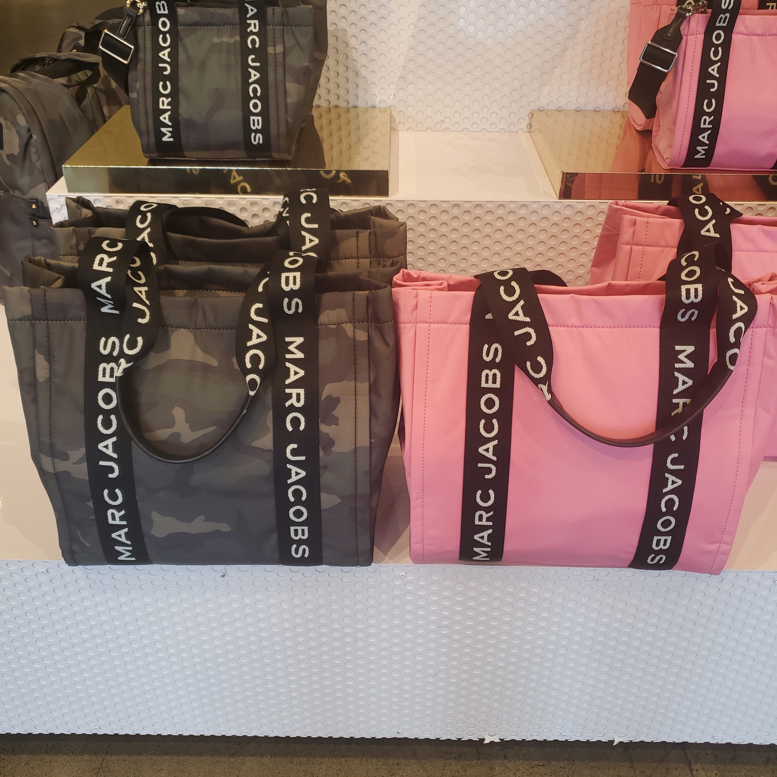 MARC JACOBS 通勤通学、旅行にも★軽量トート L MARC JACOBS 通勤通学、旅行にも☆軽量トート L (MARC JACOBS